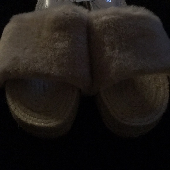 Brand new slippers - Picture 7 of 8